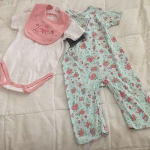 2 pieces onesie and bib